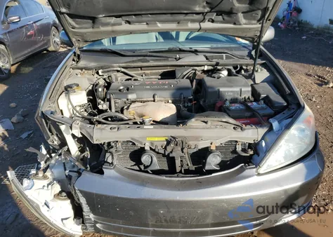 2004 Toyota Camry Le z USA, uszkodzony, nr VIN 4T1BE32K04U881822